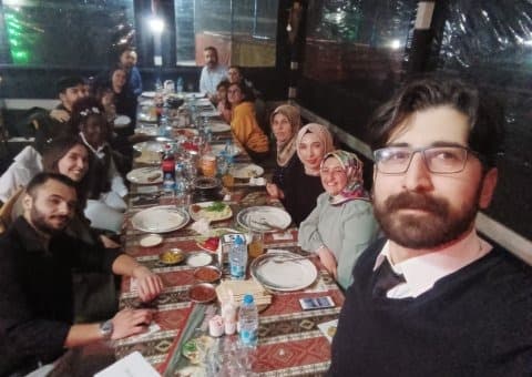 Öğrencilerimiz kampüsümüzde dinlenirken